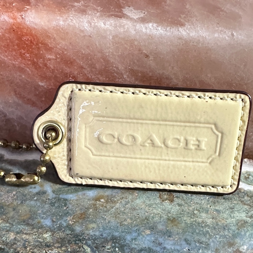 COACH Logo Hangtag Patent Leather Cream Fob Bag Luggage Charm Keychain - Picture 8 of 8